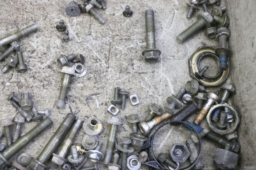 photo de WOREK ŚRUB I WKRĘTÓW PEUGEOT TWEET 4T 50 (2018 - 2022) - Zoom stanu zużycia