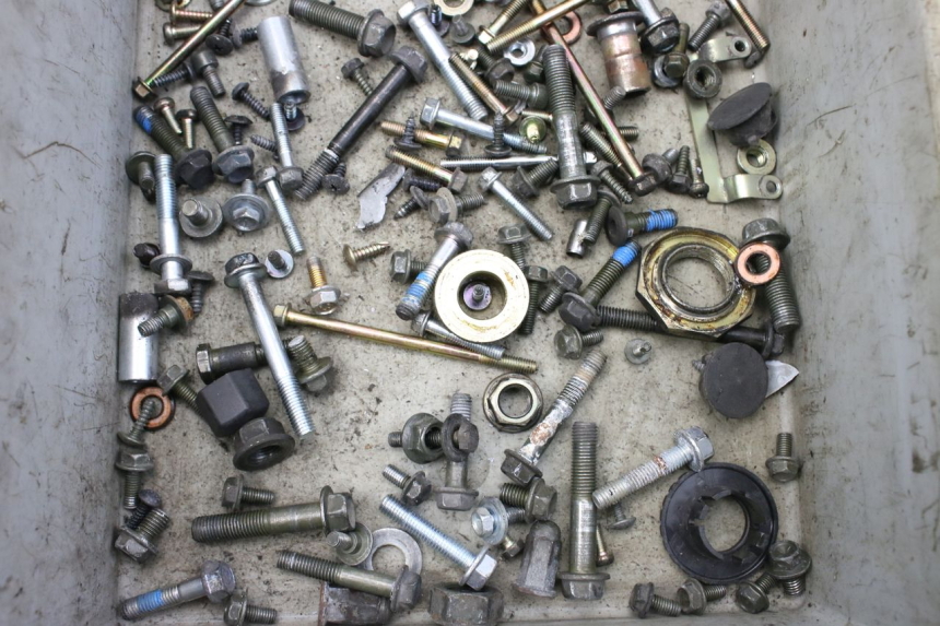 photo de TORBA ZESTAW ŚRUB I WKRĘTÓW PEUGEOT TWEET 125 (2010 - 2017) - Zoom stanu zużycia