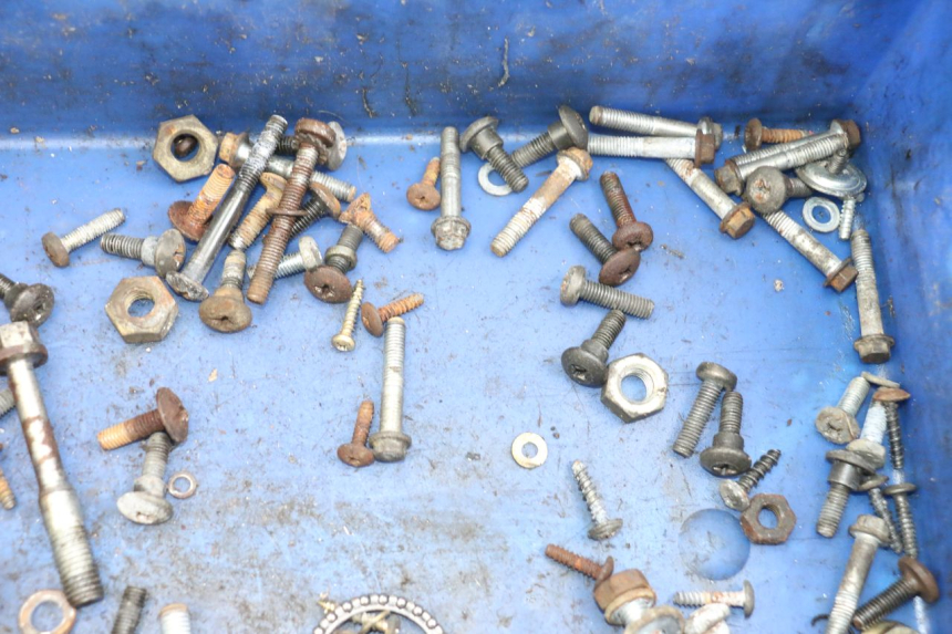 photo de WOREK Z ŚRUBAMI I WKRĘTAMI PIAGGIO TYPHOON 80 (1994 - 1997) - Szczegół części