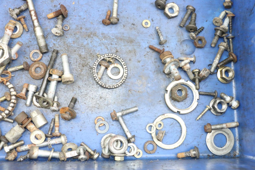 photo de WOREK Z ŚRUBAMI I WKRĘTAMI PIAGGIO TYPHOON 80 (1994 - 1997) - Inny kąt widzenia