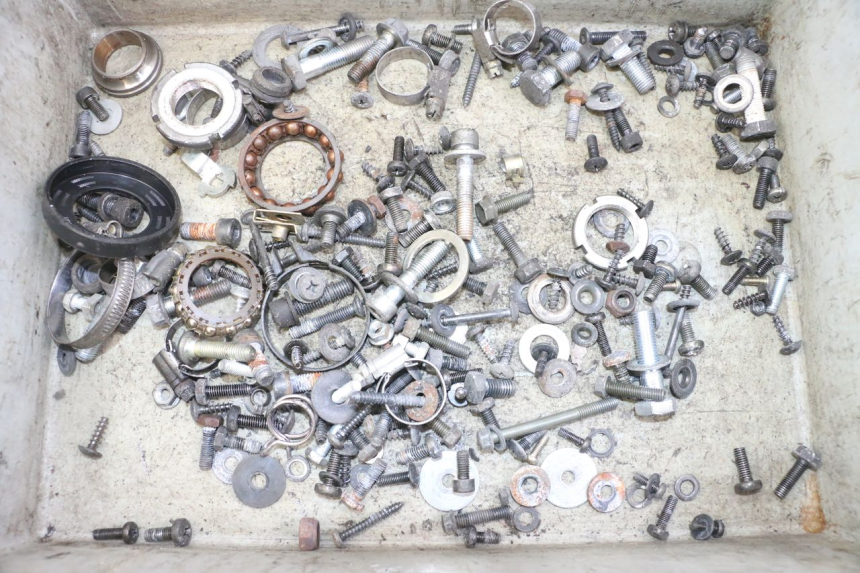 photo de WOREK ŚRUB I ŚRUBEK SUZUKI UH BURGMAN 125 (2002 - 2006) - Widok główny