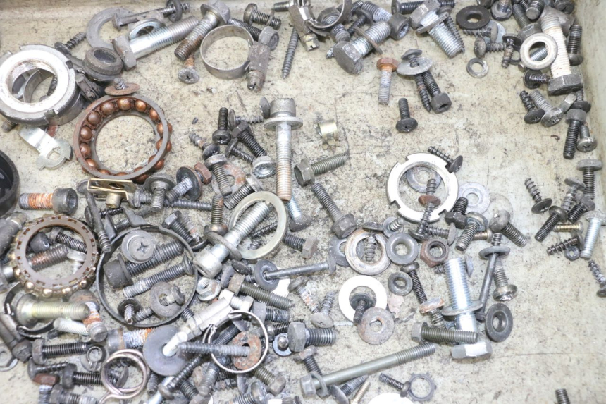 photo de WOREK ŚRUB I ŚRUBEK SUZUKI UH BURGMAN 125 (2002 - 2006) - Szczegół części