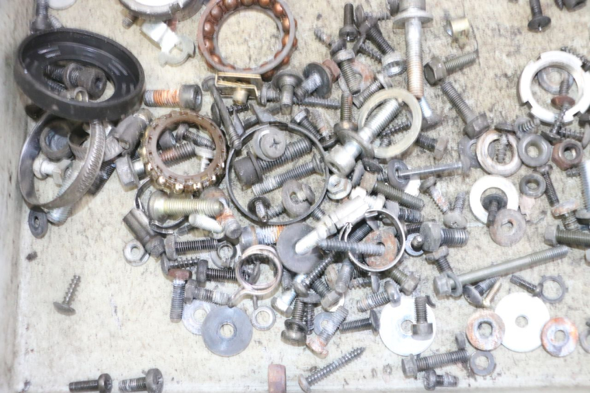 photo de WOREK ŚRUB I ŚRUBEK SUZUKI UH BURGMAN 125 (2002 - 2006) - Zoom stanu zużycia