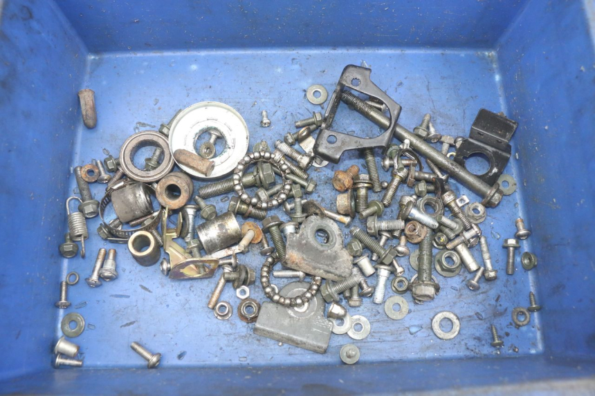 photo de WOREK Z ŚRUBAMI I ELEMENTAMI ZŁĄCZNYMI MOTRAC URBAN 4T 50 (2016 - 2024) - Widok główny