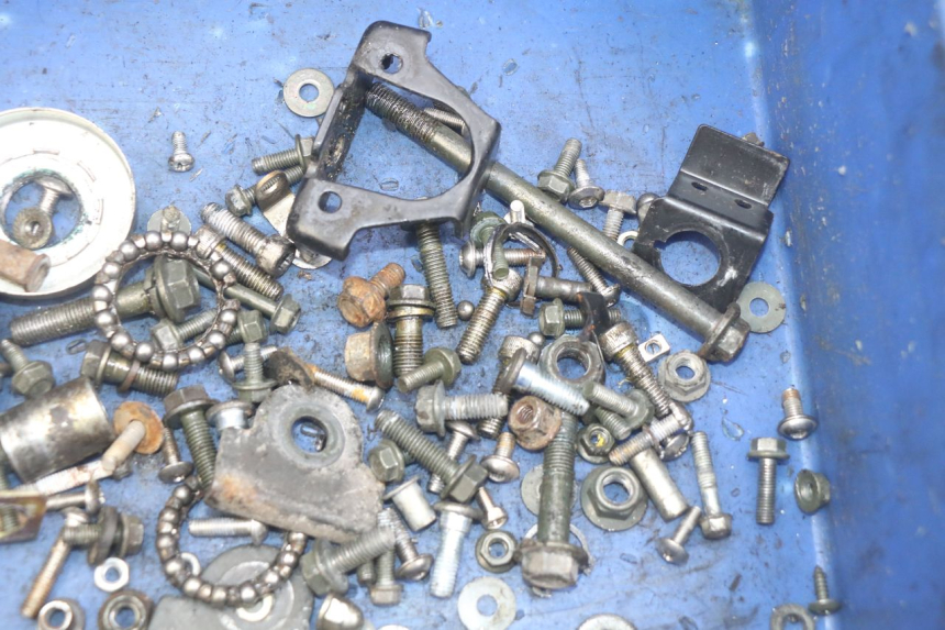 photo de WOREK Z ŚRUBAMI I ELEMENTAMI ZŁĄCZNYMI MOTRAC URBAN 4T 50 (2016 - 2024) - Zoom stanu zużycia