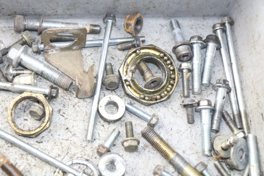 photo de WOREK ŚRUB I WKRĘTÓW PEUGEOT V-CLIC VCLIC 50 (2007 - 2013) - Zbliżenie techniczne