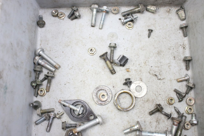 photo de WOREK ŚRUB I WKRĘTÓW PEUGEOT V-CLIC VCLIC 50 (2007 - 2013) - Zoom stanu zużycia