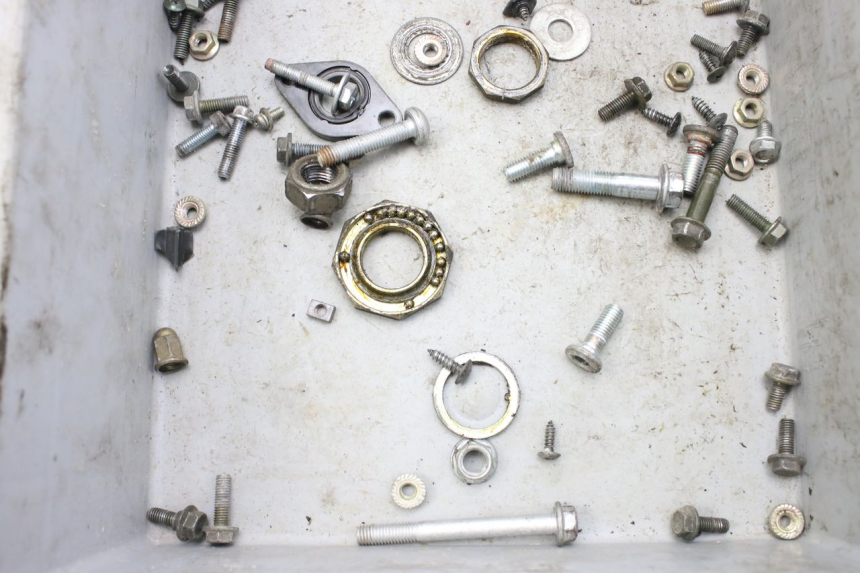 photo de WOREK ŚRUB I WKRĘTÓW PEUGEOT V-CLIC VCLIC 50 (2007 - 2013) - Inny kąt widzenia