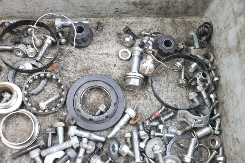 photo de WOREK ŚRUB I WKRĘTÓW KAWASAKI VERSYS ABS 650 (2015 - 2018) - Zoom stanu zużycia