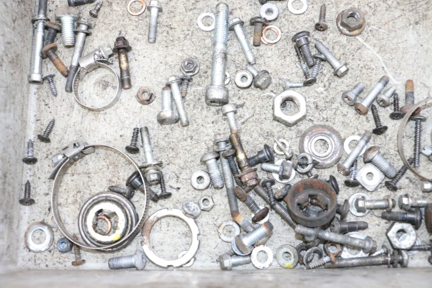 photo de WOREK ŚRUB I WKRĘTÓW PIAGGIO VESPA GTS SUPER IE 125 (2009 - 2016) - Inny kąt widzenia