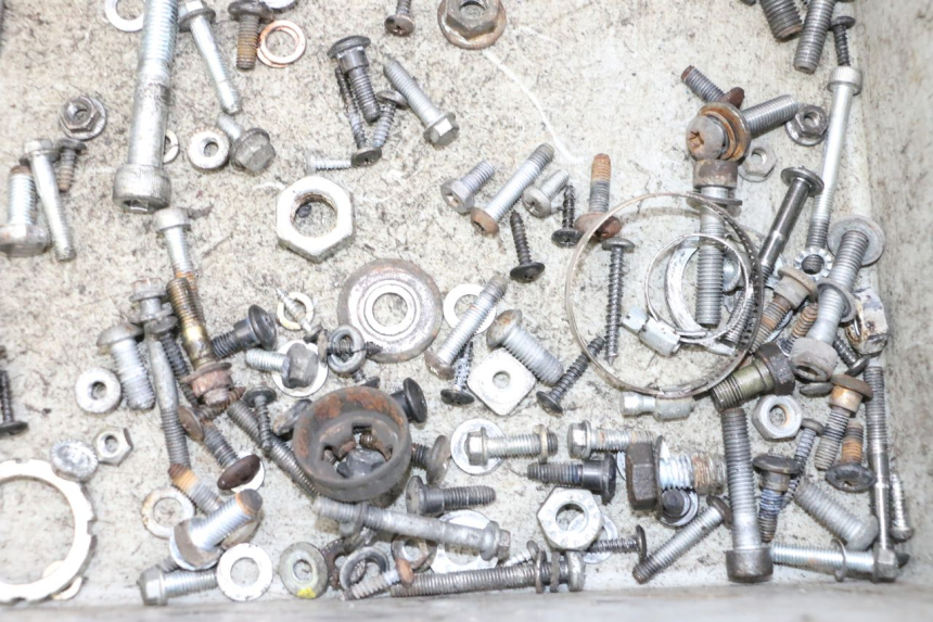 photo de WOREK ŚRUB I WKRĘTÓW PIAGGIO VESPA GTS SUPER IE 125 (2009 - 2016) - Zbliżenie techniczne