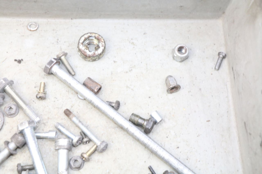 photo de WOREK ŚRUB I WKRĘTÓW PIAGGIO VESPA LX 125 (2005 - 2010) - Inny kąt widzenia