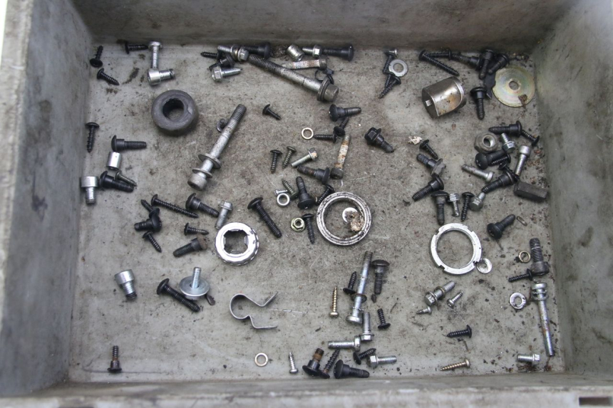 photo de TORBA ZESTAW ŚRUB I WKRĘTÓW PIAGGIO VESPA S 2T 50 (2007 - 2014) - Widok główny