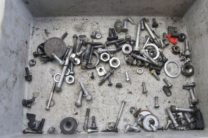 photo de TORBA ZESTAW ŚRUB I WKRĘTÓW PIAGGIO VESPA S 2T 50 (2007 - 2014) - Widok główny