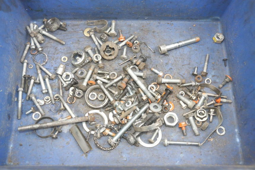 photo de TORBA ZESTAW ŚRUB I WKRĘTÓW PIAGGIO VESPA S 2T 50 (2007 - 2014) - Widok główny