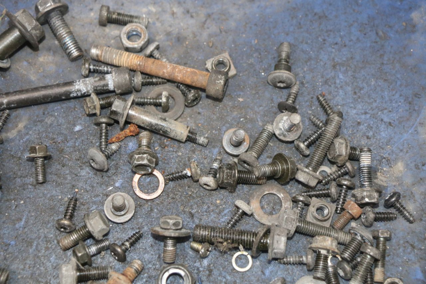 photo de WOREK ŚRUB I WKRĘTÓW PEUGEOT VIVACITY NEW 4T 50 (2008 - 2017) - Zoom stanu zużycia