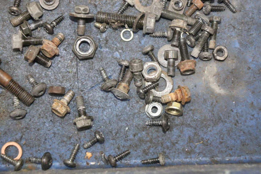 photo de WOREK ŚRUB I WKRĘTÓW PEUGEOT VIVACITY NEW 4T 50 (2008 - 2017) - Zbliżenie techniczne