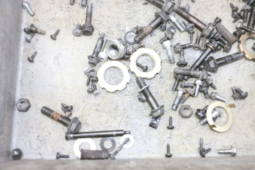 photo de WOREK ŚRUB I WKRĘTÓW PEUGEOT VIVACITY NEW 4T 50 (2008 - 2017) - Zoom stanu zużycia