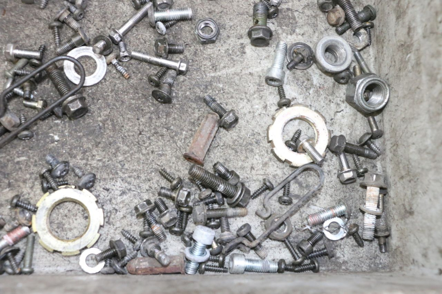 photo de WOREK ŚRUB I WKRĘTÓW PEUGEOT VIVACITY NEW 4T 50 (2008 - 2017) - Zoom stanu zużycia