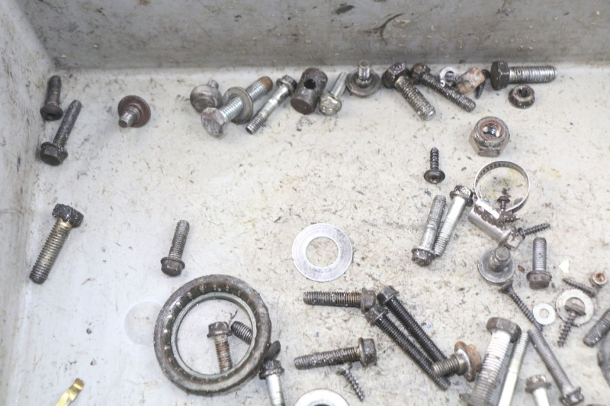 photo de TORBA ZESTAW ŚRUB I WKRĘTÓW PEUGEOT VIVACITY 50 (2004 - 2009) - Inny kąt widzenia