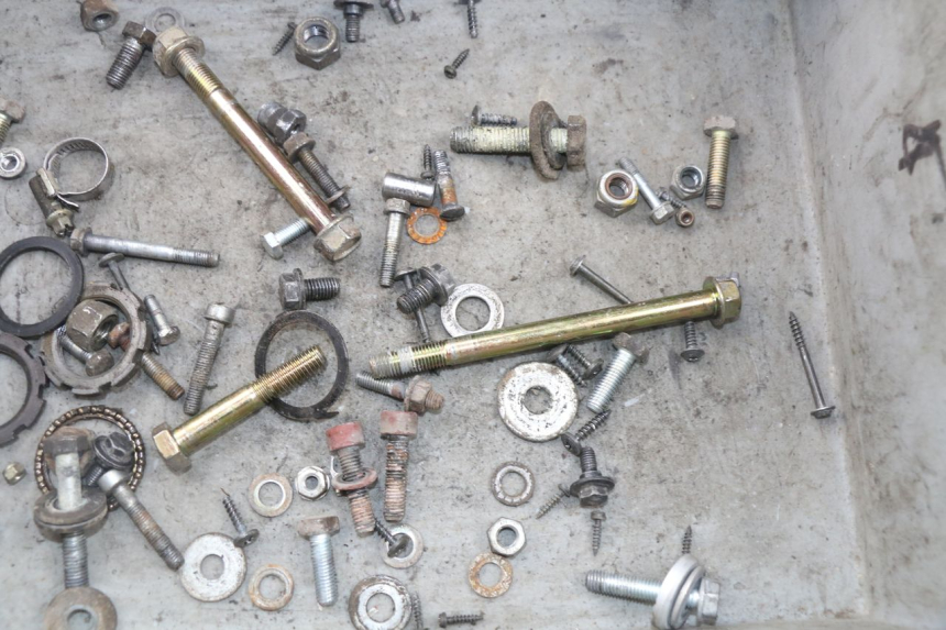 photo de WOREK ŚRUB I ŚRUBEK PEUGEOT VIVACITY 50 (1998 - 2003) - Szczegół części