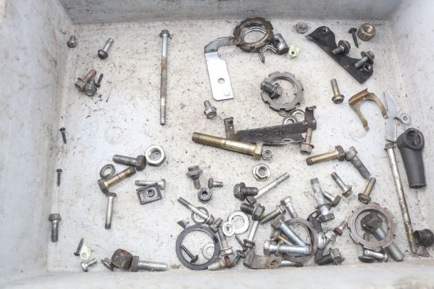 photo de TORBA ZESTAW ŚRUB I WKRĘTÓW PEUGEOT VIVACITY 50 (2004 - 2009) - Szczegół części