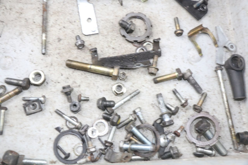 photo de TORBA ZESTAW ŚRUB I WKRĘTÓW PEUGEOT VIVACITY 50 (2004 - 2009) - Zoom stanu zużycia