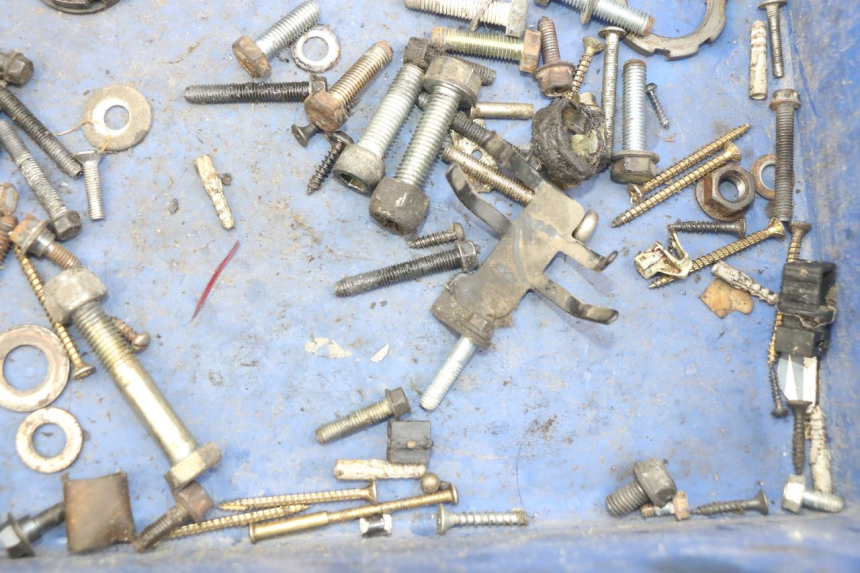 photo de WOREK ŚRUB I ŚRUBEK PEUGEOT VIVACITY 50 (1998 - 2003) - Zoom stanu zużycia