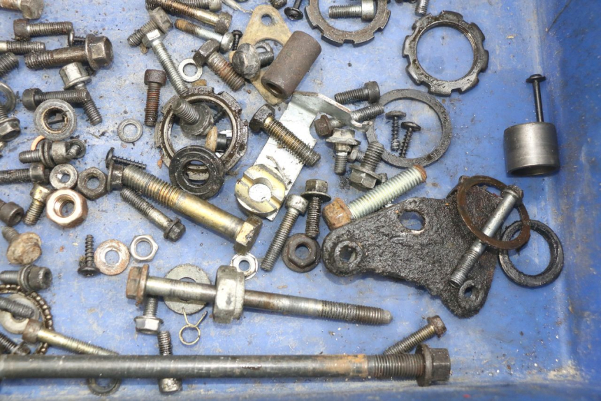 photo de TORBA ZESTAW ŚRUB I WKRĘTÓW PEUGEOT VIVACITY 50 (2004 - 2009) - Zoom stanu zużycia