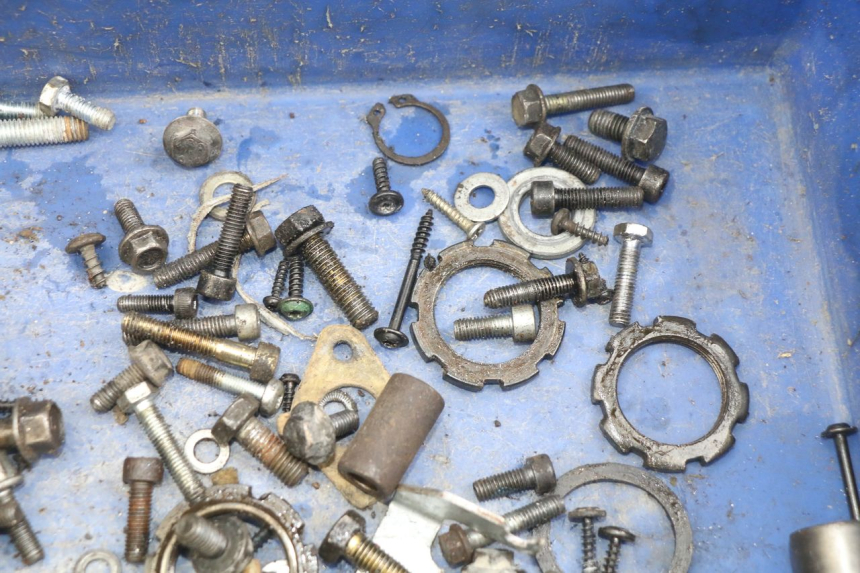 photo de TORBA ZESTAW ŚRUB I WKRĘTÓW PEUGEOT VIVACITY 50 (2004 - 2009) - Inny kąt widzenia