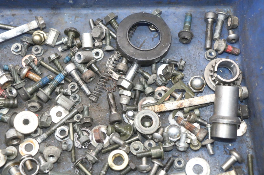 photo de WOREK ŚRUB I ŚRUBEK SUZUKI VL INTRUDER 125 (2004 - 2007) - Zoom stanu zużycia