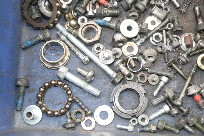 photo de WOREK ŚRUB I ŚRUBEK SUZUKI VL INTRUDER 125 (2004 - 2007) - Inny kąt widzenia