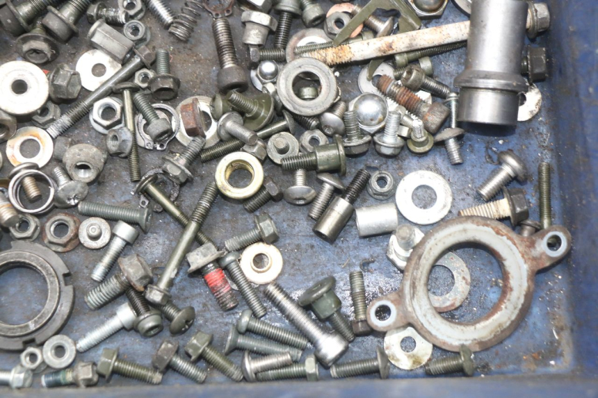 photo de WOREK ŚRUB I ŚRUBEK SUZUKI VL INTRUDER 125 (2004 - 2007) - Zbliżenie techniczne