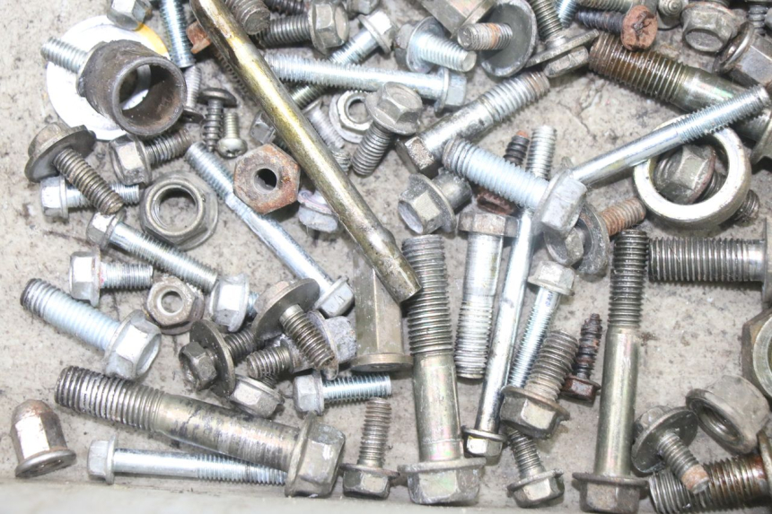 photo de WOREK ŚRUB I WKRĘTÓW VONROAD YIBEN 125 (2006 - 2010) - Inny kąt widzenia