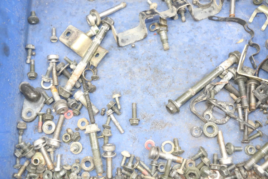 photo de WOREK Z ŚRUBAMI I ELEMENTAMI ZŁĄCZNYMI SYM WOLF SB 125 (2011 - 2018) - Szczegół części