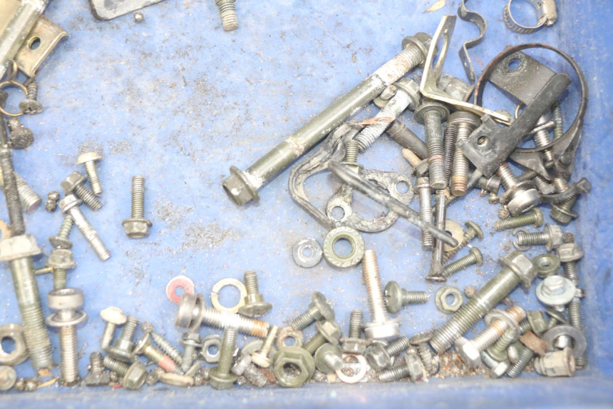 photo de WOREK Z ŚRUBAMI I ELEMENTAMI ZŁĄCZNYMI SYM WOLF SB 125 (2011 - 2018) - Zoom stanu zużycia