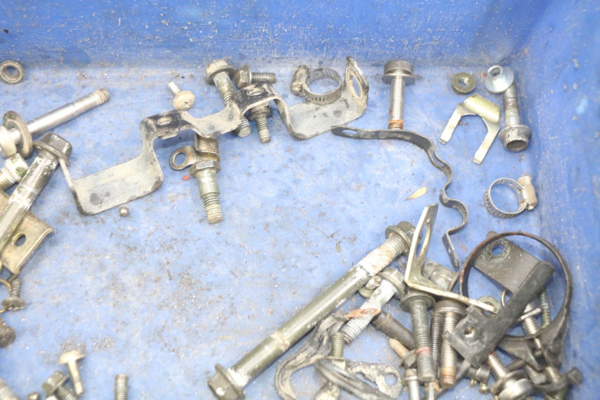 photo de WOREK Z ŚRUBAMI I ELEMENTAMI ZŁĄCZNYMI SYM WOLF SB 125 (2011 - 2018) - Inny kąt widzenia