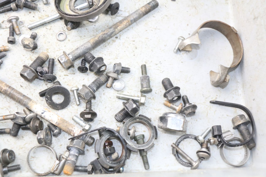 photo de TORBA ZESTAW ŚRUB I WKRĘTÓW YAMAHA WR R 125 (2009 - 2017) - Zoom stanu zużycia