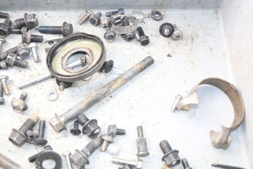 photo de TORBA ZESTAW ŚRUB I WKRĘTÓW YAMAHA WR R 125 (2009 - 2017) - Inny kąt widzenia