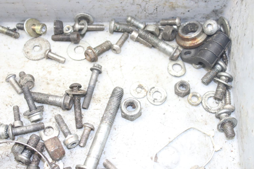 photo de WOREK Z ŚRUBAMI I WKRĘTAMI MBK X-LIMIT XLIMIT 50 (2003 - 2006) - Inny kąt widzenia