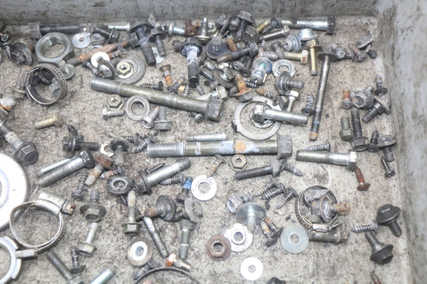 photo de WOREK ŚRUB I WKRĘTÓW YAMAHA XMAX X-MAX 125 (2006 - 2009) - Zoom stanu zużycia