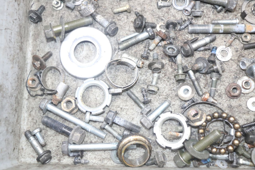 photo de WOREK ŚRUB I WKRĘTÓW YAMAHA XMAX X-MAX 125 (2006 - 2009) - Inny kąt widzenia