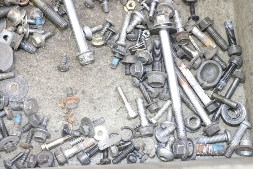 photo de WOREK ŚRUB I WKRĘTÓW YAMAHA X-MAX XMAX 125 (2010 - 2013) - Inny kąt widzenia