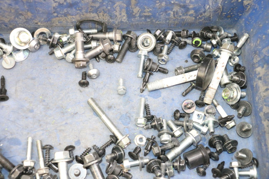 photo de WOREK ŚRUB I WKRĘTÓW YAMAHA XMAX X-MAX 125 (2021 - 2025) - Inny kąt widzenia