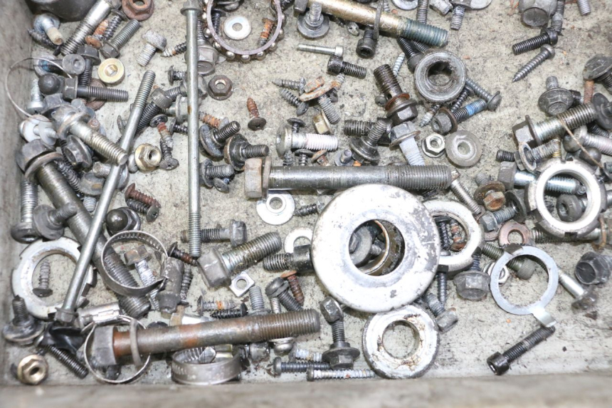 photo de WOREK ŚRUB I WKRĘTÓW YAMAHA X-MAX XMAX 250 (2006 - 2009) - Inny kąt widzenia