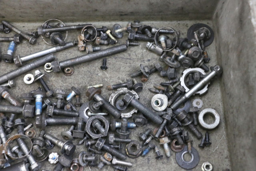 photo de WOREK ŚRUB I WKRĘTÓW YAMAHA XMAX X-MAX 125 (2006 - 2009) - Zoom stanu zużycia