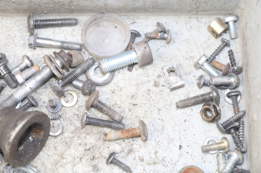 photo de WOREK ŚRUB I WKRĘTÓW PIAGGIO X8 125 (2004 - 2007) - Inny kąt widzenia