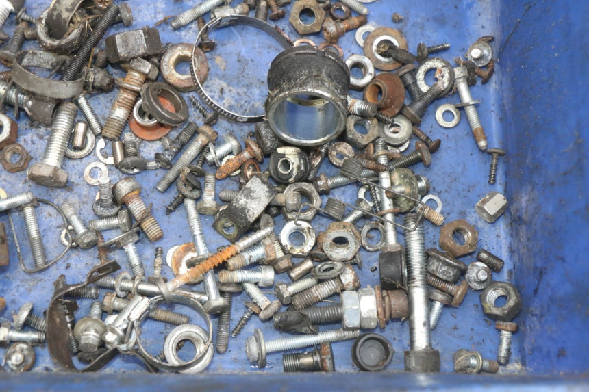 photo de WOREK ŚRUB I ŚRUBEK PIAGGIO X9 EVOLUTION 125 (2003 - 2007) - Inny kąt widzenia