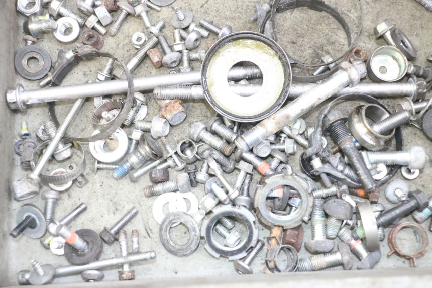 photo de WOREK ŚRUB I ŚRUBEK YAMAHA XJ6 ABS 600 (2008 - 2016) - Inny kąt widzenia