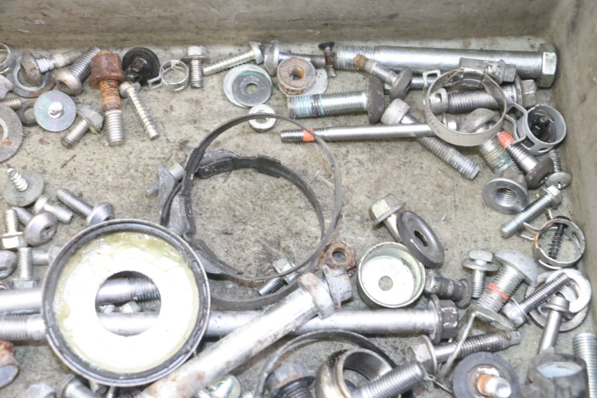 photo de WOREK ŚRUB I ŚRUBEK YAMAHA XJ6 ABS 600 (2008 - 2016) - Zbliżenie techniczne